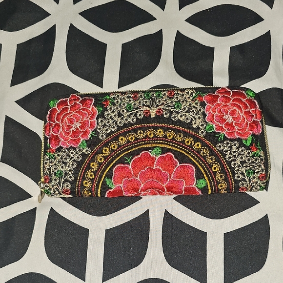 Handbags - Floral Embroidered Women's Clutch